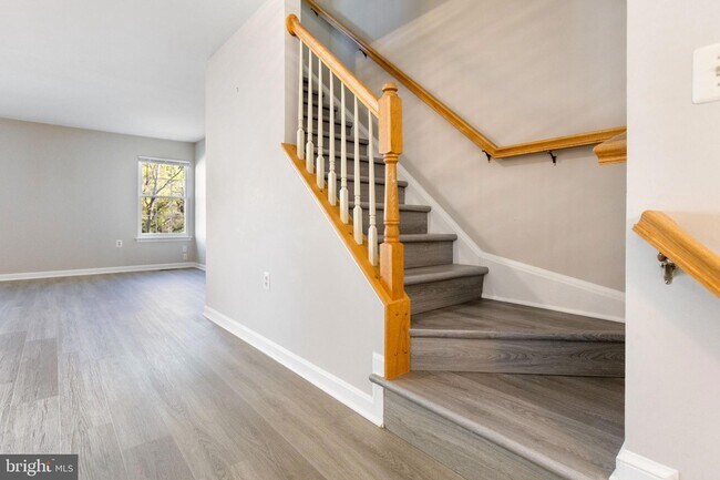 Building Photo - 104 Frazer Dr