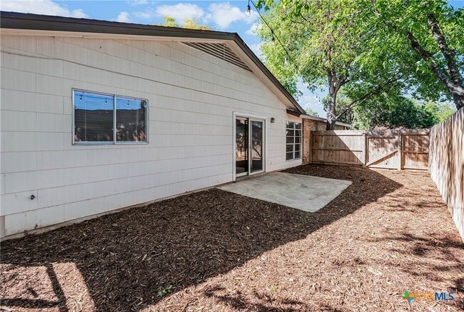 Building Photo - 1524 Eichen Rd