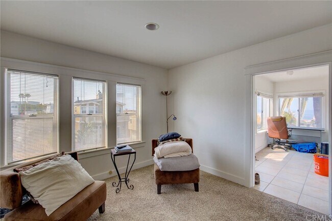 Building Photo - 223 24th St