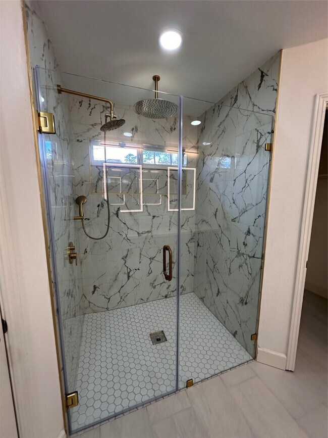 Building Photo - 17707 Moss Point Dr