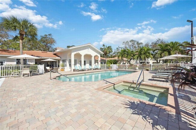 Building Photo - 4220 Central Sarasota Pkwy