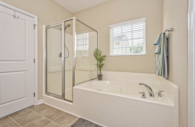 Building Photo - 5013 Bowles Dr