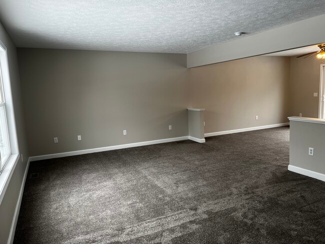 Building Photo - 5010 Delray Dr