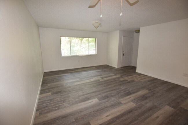 Building Photo - 908 Sumter St