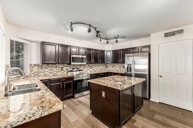 Building Photo - 14831 N 42nd St