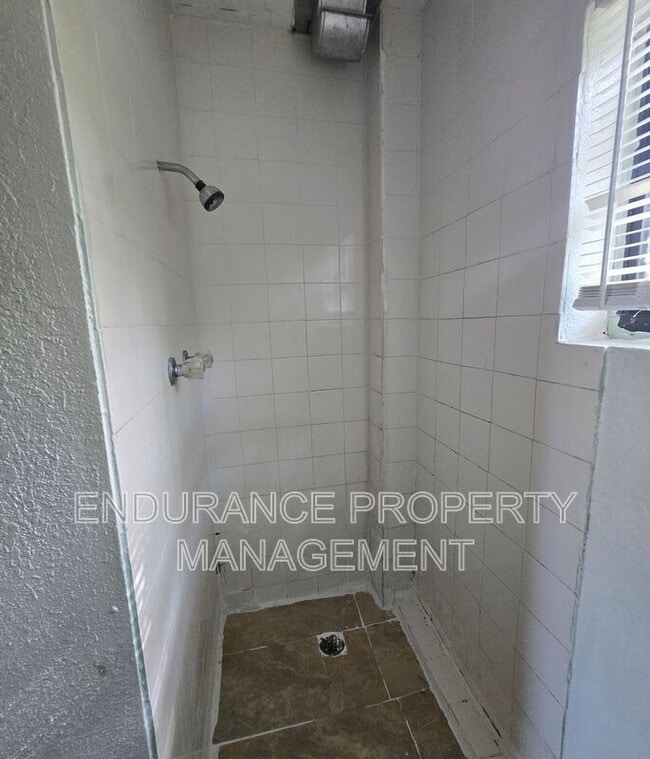 Building Photo - 1143 W 23rd St