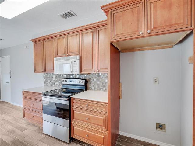 Building Photo - 220 Magnolia Dr