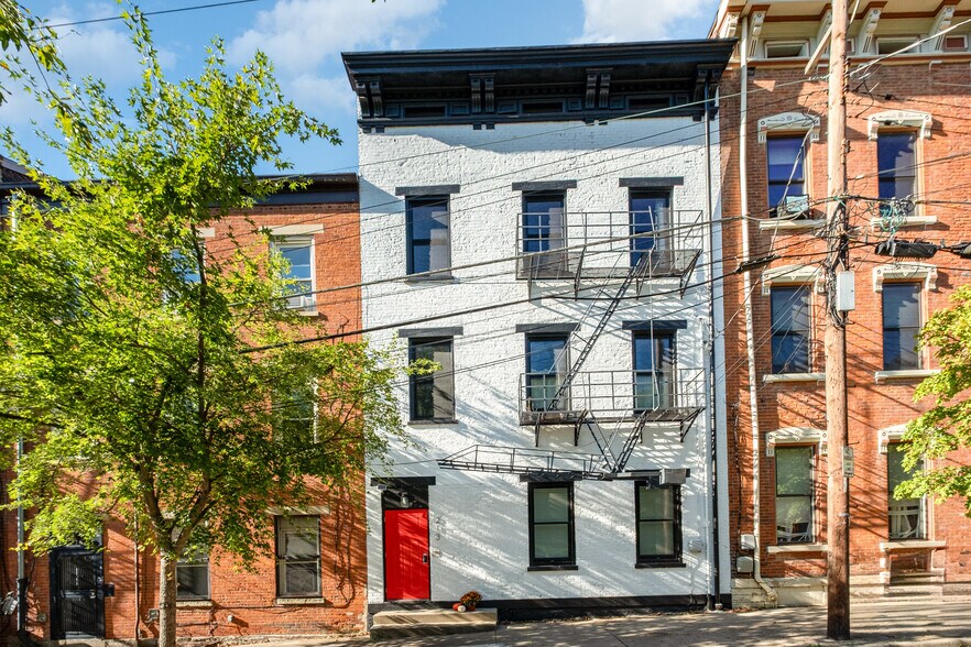Building Photo - 213 Mulberry St