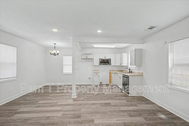 Building Photo - 1200 E 37th St