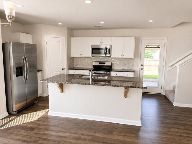 Building Photo - 144 Hornet Dr