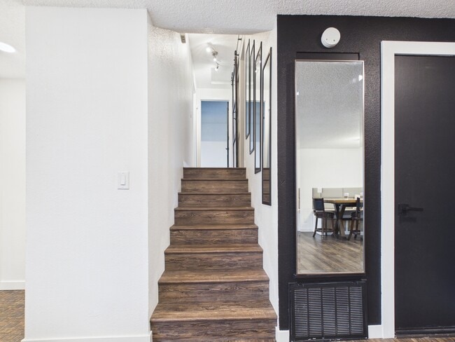 Building Photo - 313 N Oklahoma St