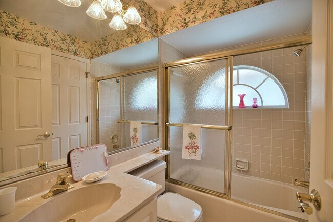 Building Photo - Seasonal Short-Term 3 Bedroom 3 Bathroom Home in The Patio Homes of Chestnut Creek!