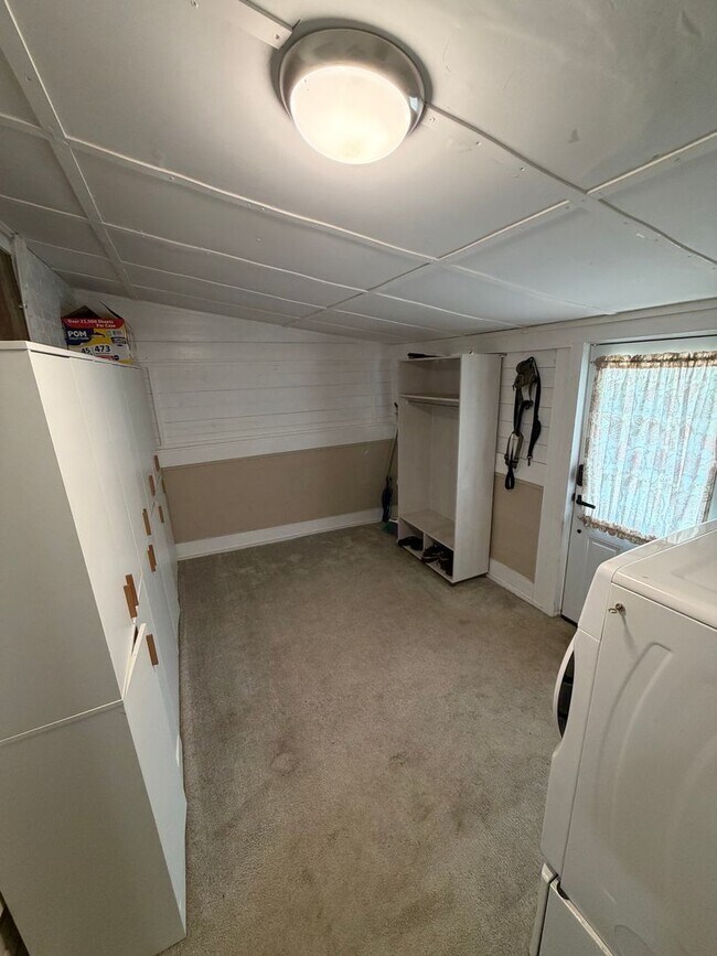 Building Photo - 3 bed 2 bath in Historic Downtown Troy