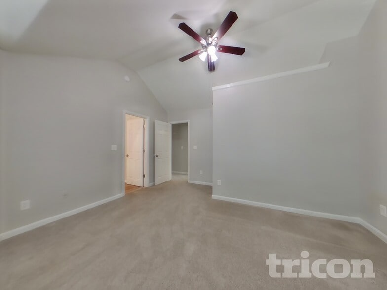 Building Photo - 128 Hidden Creek Dr