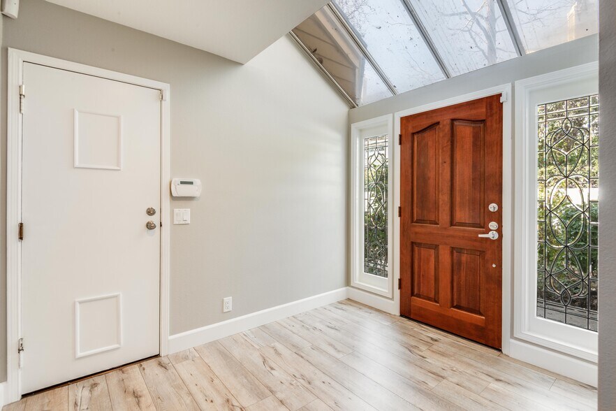 Building Photo - 470 Providence Ct