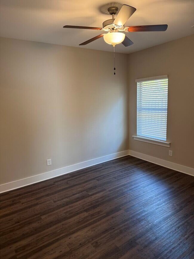 Building Photo - 4004 Ashley Dr