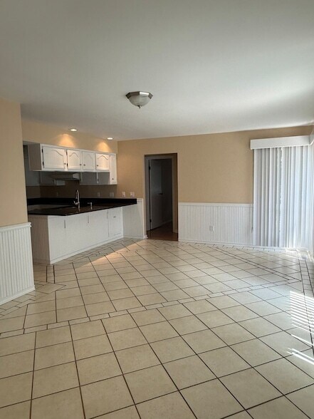Building Photo - 2851 Garden Dr
