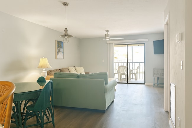 Building Photo - Beautiful Gulf Access Condo • Flexible Furnishing • 6 - 12 Month Rental