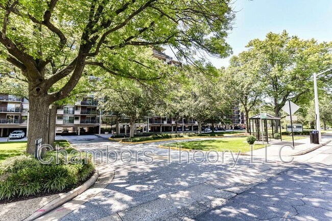 Building Photo - 1300 Army Navy Dr