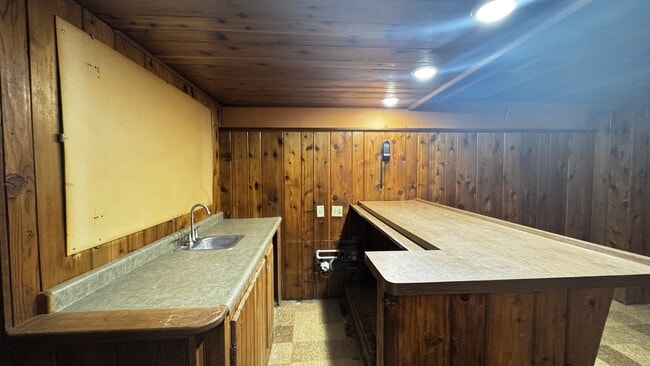 Building Photo - 3535 Robey Ave