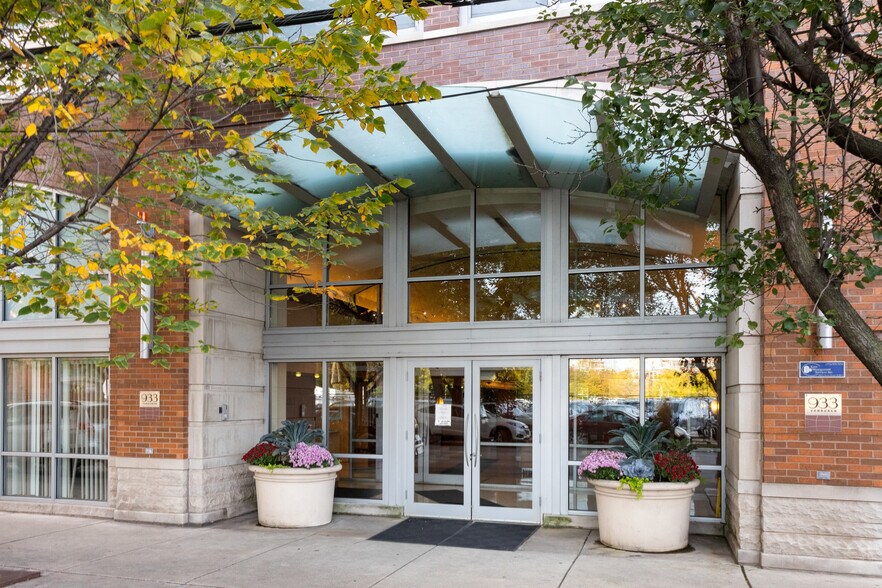 933 W Van Buren Building - 933 W Van Buren St