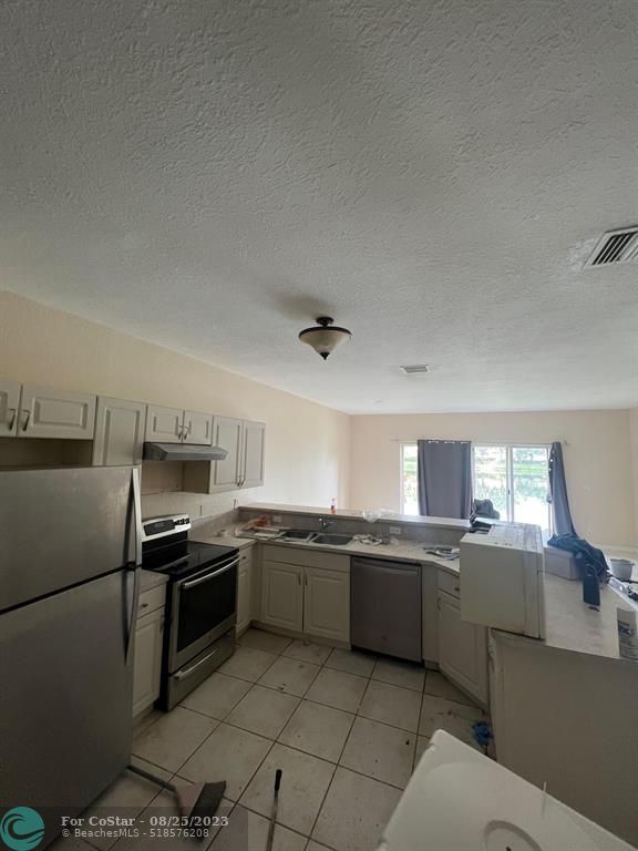 Building Photo - 7431 SW 8th Ct