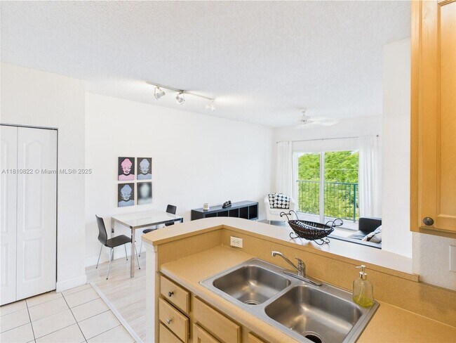 Building Photo - 6001 SW 70th St