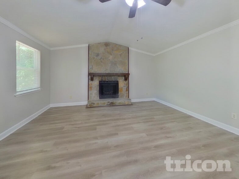 Building Photo - 2543 Mistletoe Ln SW