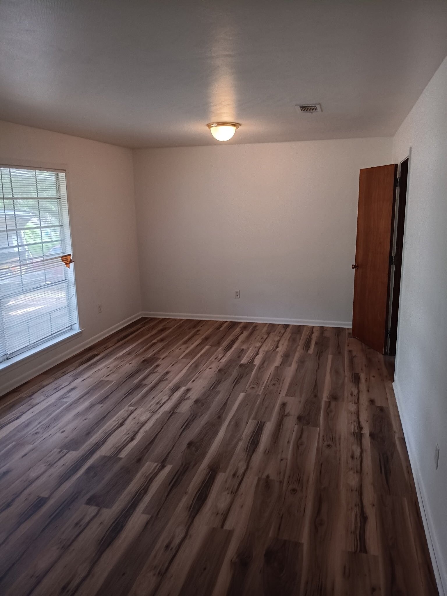 Building Photo - 3121 Suncrest Dr
