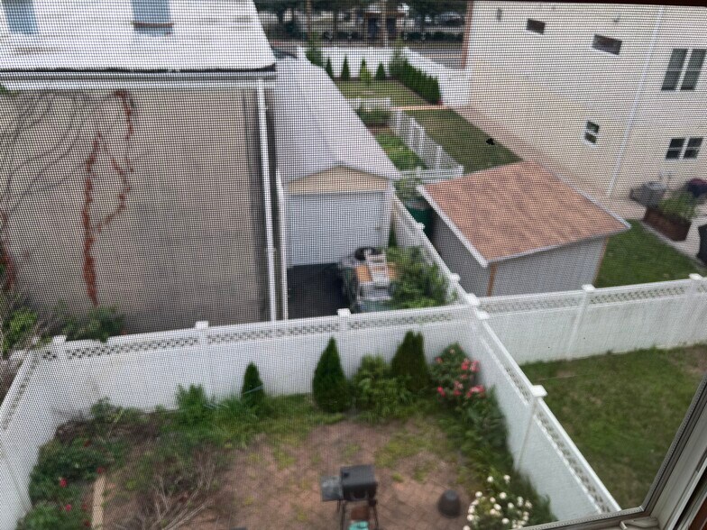 Building Photo - 4 Kiesewetter Ln