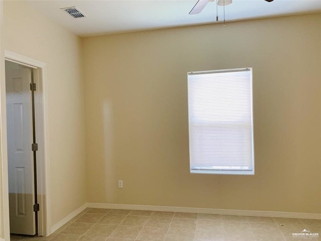 Building Photo - 7 W Garfield Ave