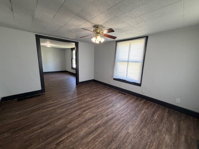 Building Photo - 4 Tillman-