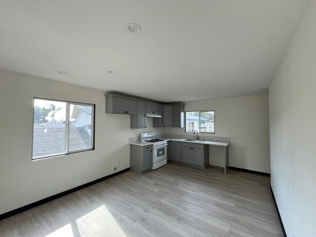 Building Photo - Beatiful and spacious Rental in Montebello...