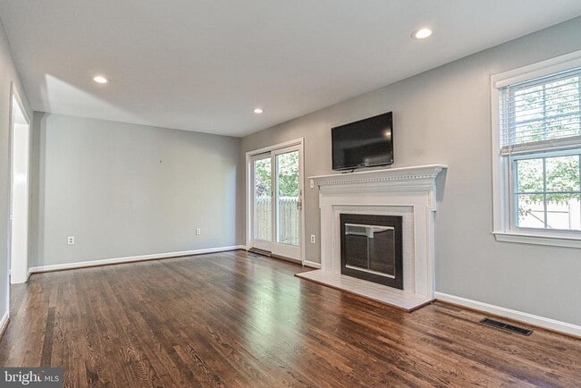 Building Photo - 7046 Leestone St