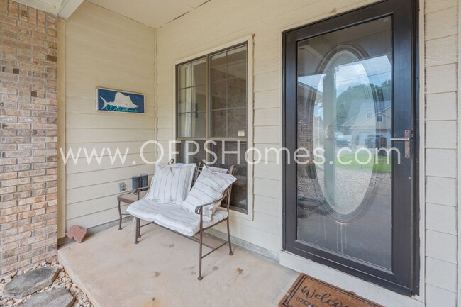 Building Photo - 3/2 in Destin!! AVAILABLE JULY 1