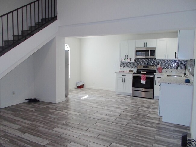 Building Photo - Upgraded 2nd-Floor Condo with Loft, Pool, ...