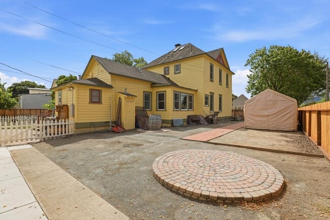 Building Photo - 482 South St