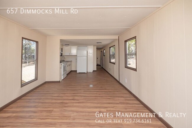 Building Photo - Mobile home on leafy lot in Hillsborough