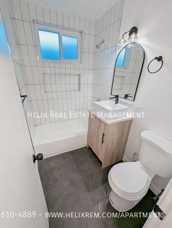 Building Photo - 1712 N Sierra Bonita Ave