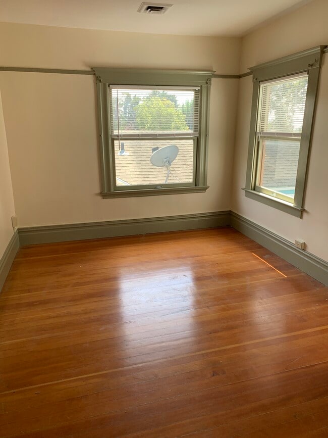 Building Photo - 1308 Oxford St