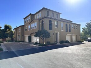 Building Photo - Westridge – Fairways | 3BR/3BA Townhome wi...