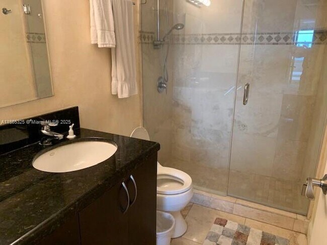 Building Photo - 100 Lincoln Rd