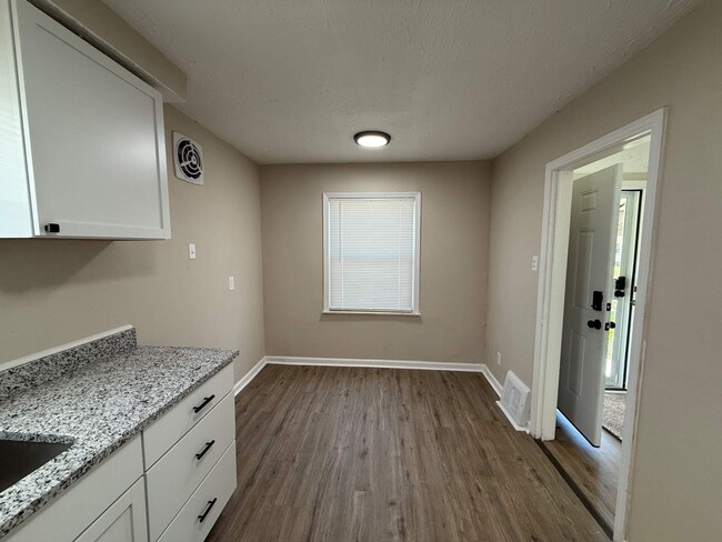 Building Photo - Renovated 3-Bedroom Home – We Welcome Sect...