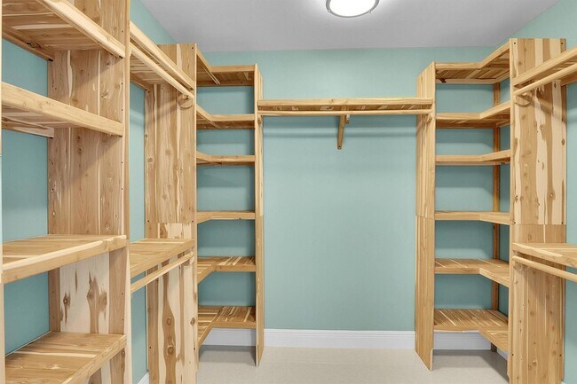 Building Photo - 8631 Steeplechase Dr