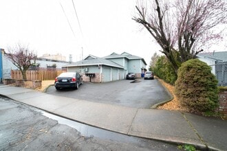 Building Photo - 3411-3423-3423 SE 85th Ave
