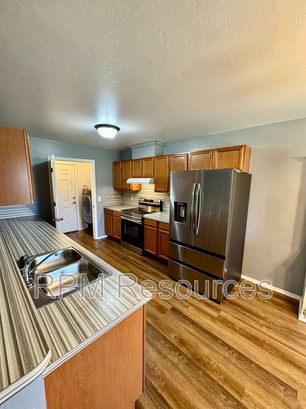 Building Photo - 7404 Park Meadow Dr