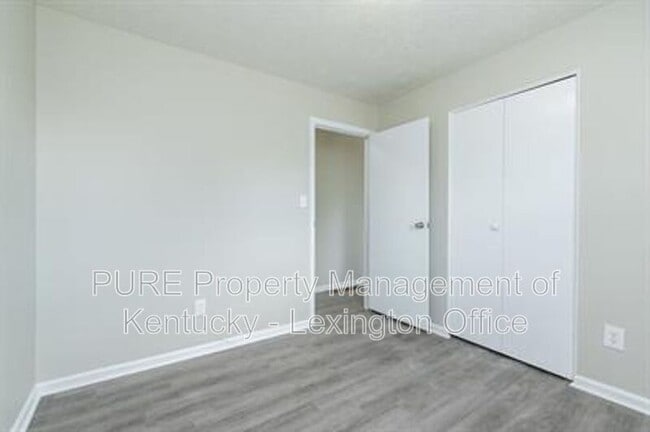 Building Photo - 633 Carver Rd