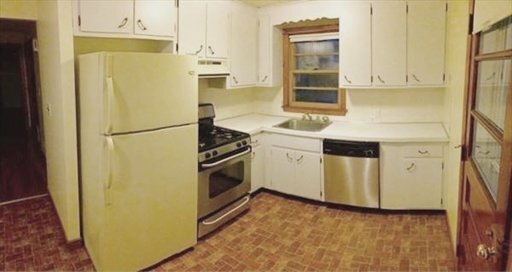 Building Photo - Spacious 2 Bed 1 Bath!