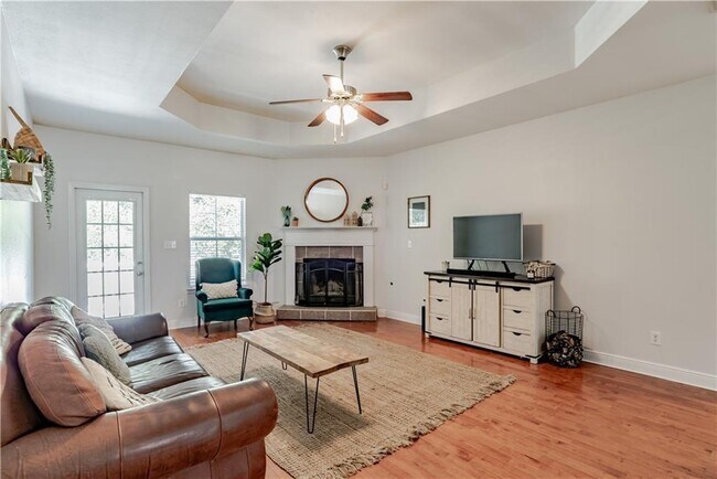 Building Photo - 10770 Hunters Cir W