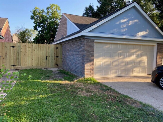 Building Photo - 11219 Willow Field Dr